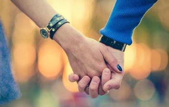 58f56a832e97d_112hands